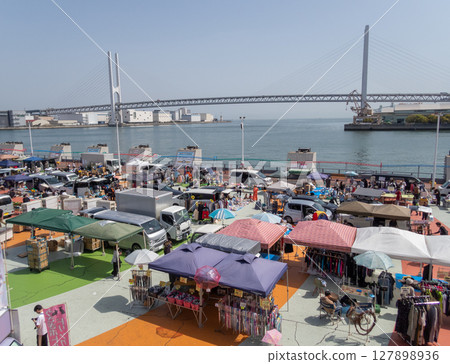 Flea market at the waterfront square Flea market at the waterfront square 127898936
