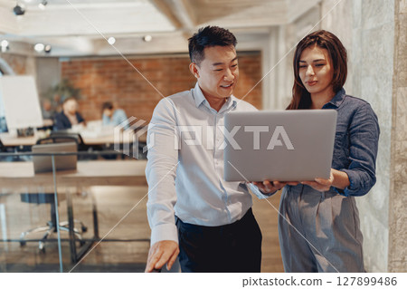 Effective Collaboration in the Modern Workspace with Laptops and Dedicated Professionals 127899486