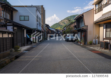 The streets of Gujo Hachiman, Gifu 127899548