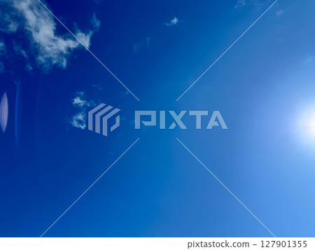 耀眼的夏日天空 耀眼的夏日天空 127901355