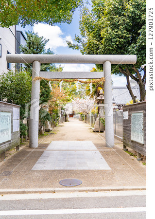 Tsuto Shrine, founded in the land of weaving and dyeing legends (Kan Orihime and Kure Orihime), Torii gate, Tsuto Nishiguchicho, Nishinomiya City 127901725