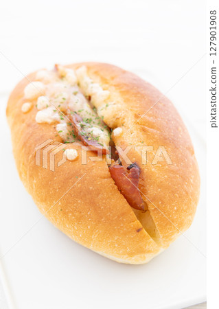 美味的培根馬鈴薯麵包 127901908