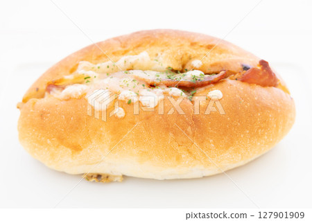 美味的培根馬鈴薯麵包 127901909