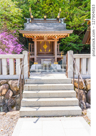 Hirota Shrine, the guardian of the group of shrines along the Saigoku Kaido road (Nishinomiya), is a sub-shrine within the grounds of Matsuo Shrine (Kobanomitsuba Azalea) 127904083