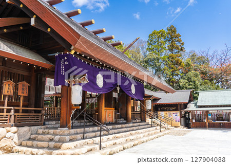 Hirota Shrine, which protects the group of shrines along the Saigoku Kaido road (Nishinomiya), has a worship hall built by Empress Jingu after the conquest of the Three Kingdoms of Korea, in Taishacho, Nishinomiya City. 127904088