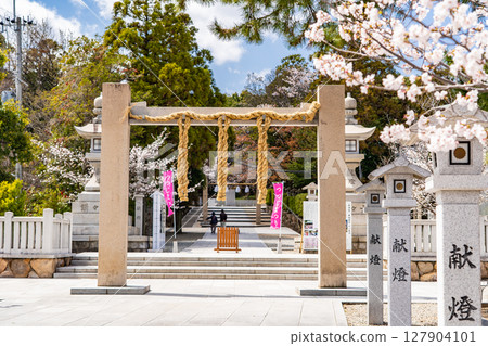守護西國街道(西宮)神社群的廣田神社,是三國平定後由神宮皇后在西宮市大社町創建的。 守護西國街道(西宮)神社群的廣田神社,是三國平定後由神宮皇后在西宮市大社町創建的。 127904101