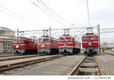 EF 81 electric locomotive 127904546