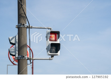 Traffic light that is lit in red 127905192