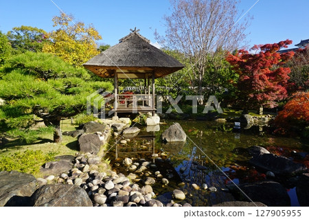 Kokoen Garden with its beautiful autumn leaves and Tsukiyama Pond Garden 127905955