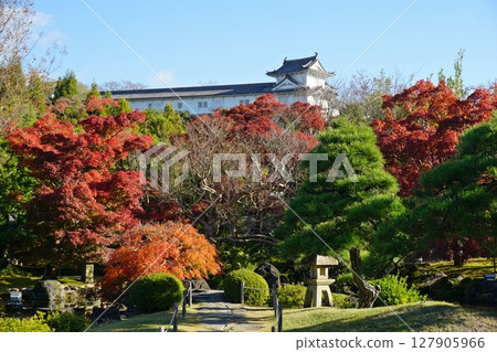 Kokoen Garden with its beautiful autumn leaves and Tsukiyama Pond Garden 127905966