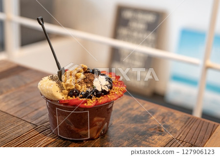 裝滿水果的華麗巴西莓碗 裝滿水果的華麗巴西莓碗 127906123