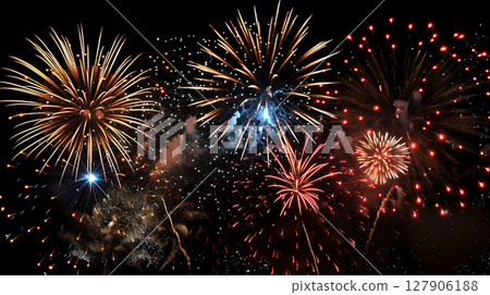 漆黑夜空中的壯觀煙火表演 漆黑夜空中的壯觀煙火表演 127906188