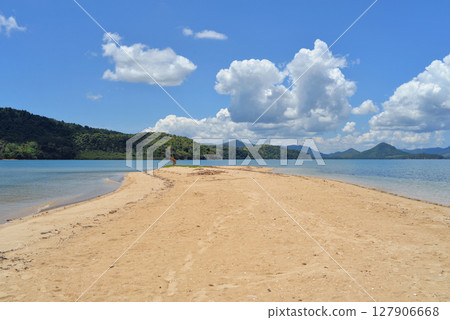 A small sand island in El Nido, Palawan, Philippines 127906668