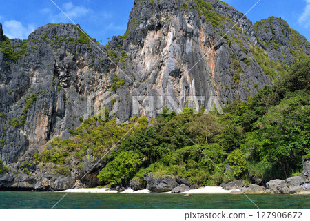 Picturesque rocks in El Nido, Palawan island, Philippines 127906672