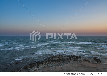 After sunset seen from the coast of Omaezaki City (Shizuoka Prefecture) 127907156