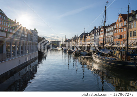 Colorful streetscape of Nyhavn, Copenhagen, Denmark 127907272