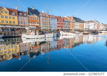 Colorful streetscape of Nyhavn, Copenhagen, Denmark 127907277
