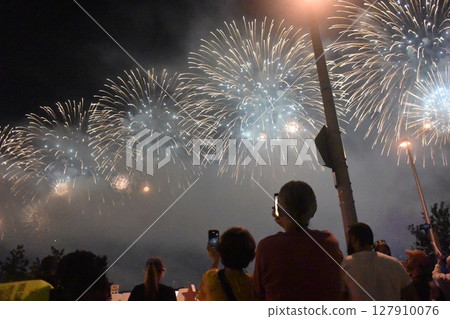 Couple taking pictures of fireworks 127910076