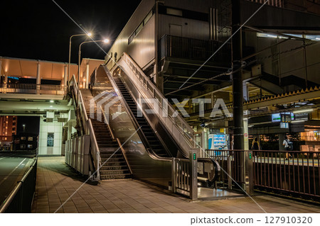 夜晚的JR海老名站（西口） 127910320