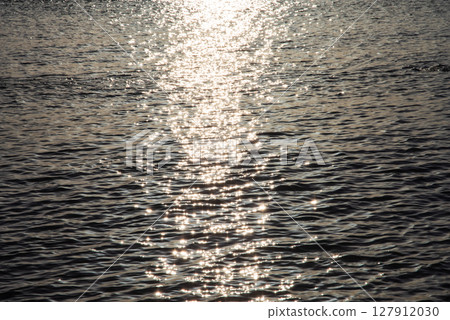 "Sea sparkle material" Sunlight reflecting on the surface of the sea "Sea sparkle material" Sunlight reflecting on the surface of the sea 127912030
