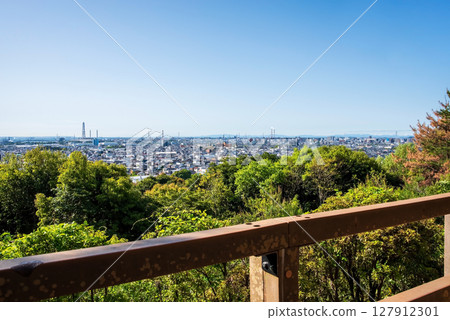 從樽坂公園和宇都山綠色展望台眺望四日市市 從樽坂公園和宇都山綠色展望台眺望四日市市 127912301