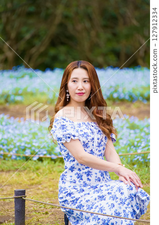 Nemophila和女性 127912334