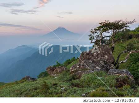 Mount Fuji at dawn from Shiratani-no-maru Mount Fuji at dawn from Shiratani-no-maru 127913057
