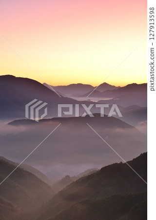 Sea of clouds (fog) of Nakahechi (Kumano Kodo) from Shiomi Pass Sea of clouds (fog) of Nakahechi (Kumano Kodo) from Shiomi Pass 127913598