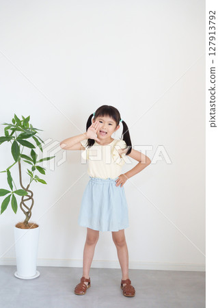 Calling children Calling children 127913792