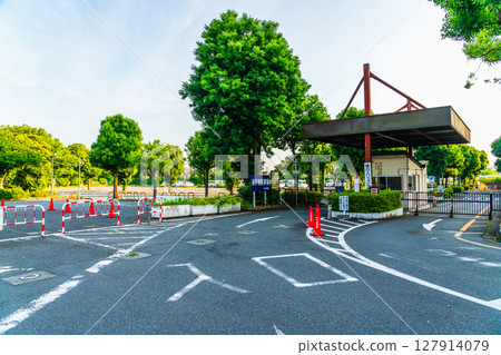 八王子市府停車場清晨 127914079