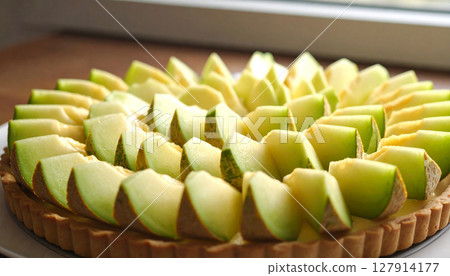 Melon tart 127914177