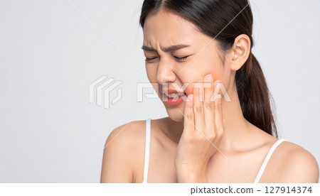 Young woman suffering from toothache 127914374