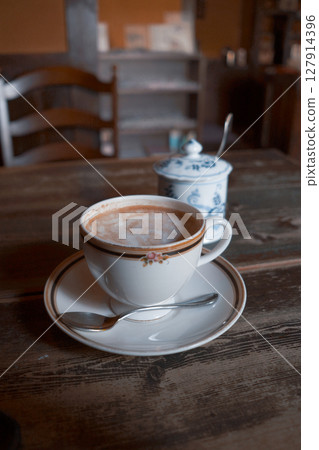 Cafe latte 127914396