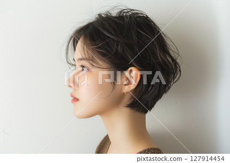 Profile portrait of a Japanese woman with short hair 127914454
