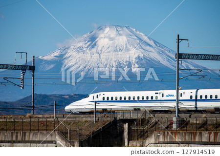 The Tokaido-Sanyo Shinkansen bullet train runs through the background of Mount Fuji 127914519