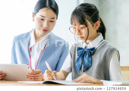 Junior high school students studying and their teacher Junior high school students studying and their teacher 127914859