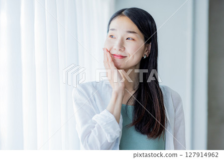 做皮膚護理的中年婦女 127914962