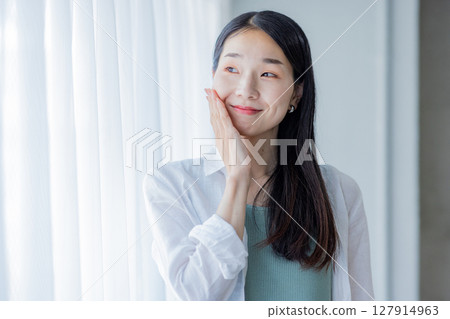 做皮膚護理的中年婦女 127914963