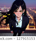 屋頂上拿著錢的女人 127915153
