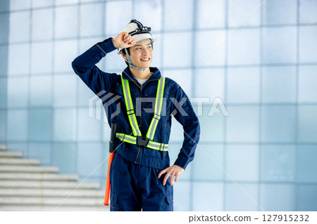 工人戴安全帽 127915232