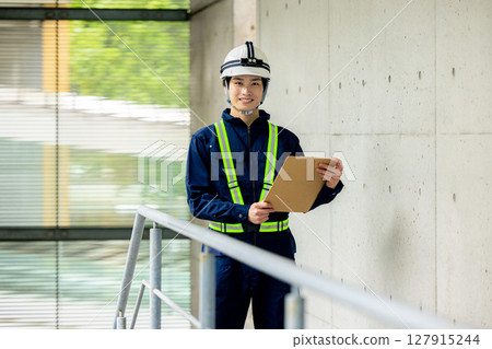 在建築工地工作的人 127915244