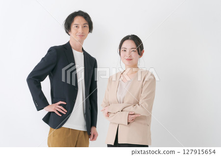 辦公室休閒服的商務人士 127915654