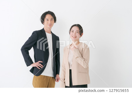 辦公室休閒服的商務人士 辦公室休閒服的商務人士 127915655