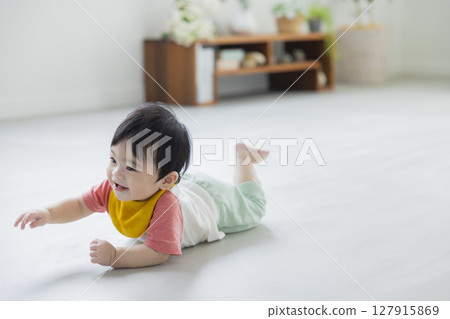 嬰兒爬行 嬰兒爬行 127915869