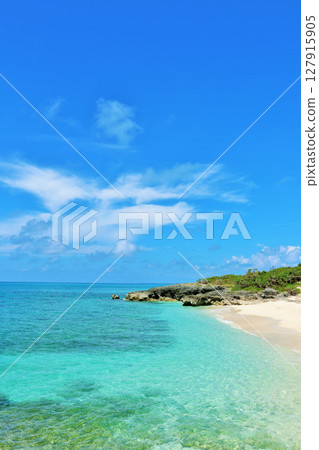 沖繩夏天的藍天和宮古島的海 127915905