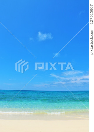沖繩夏天的藍天和宮古島的海 127915907