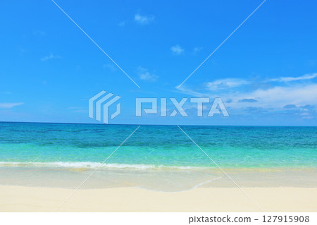 沖繩夏天的藍天和宮古島的海 127915908