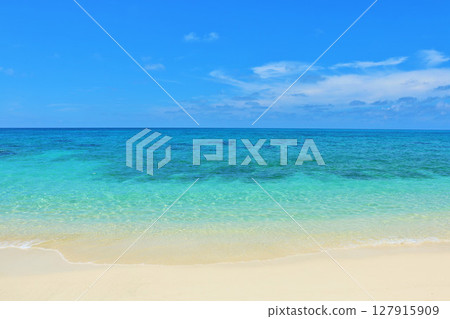 Okinawa summer blue sky and the sea of Miyakojima 127915909