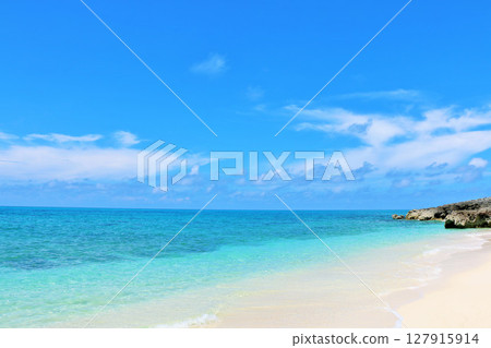 沖繩夏天的藍天和宮古島的海 沖繩夏天的藍天和宮古島的海 127915914