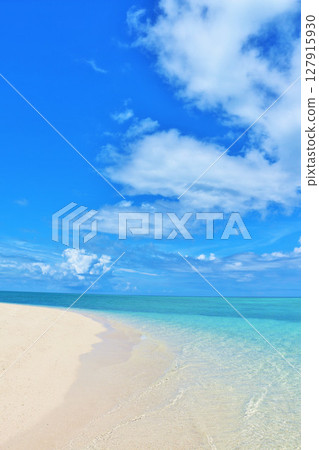 Okinawa summer blue sky and the sea of Ikema Island 127915930